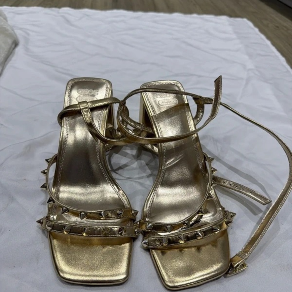 Elegant Gold Strappy Heels